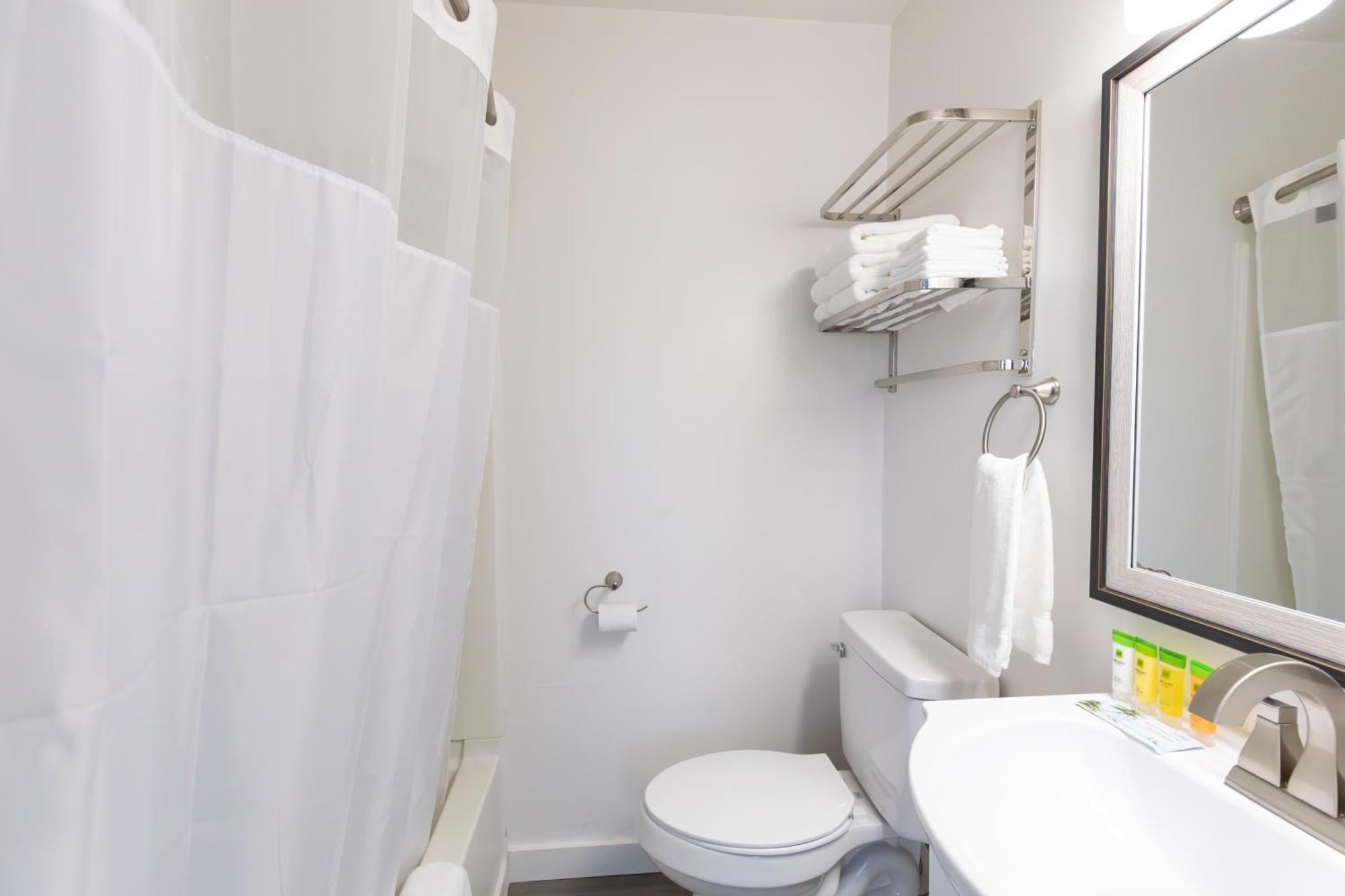 Anchor Bay Inn And Suites Sandusky Chambre photo