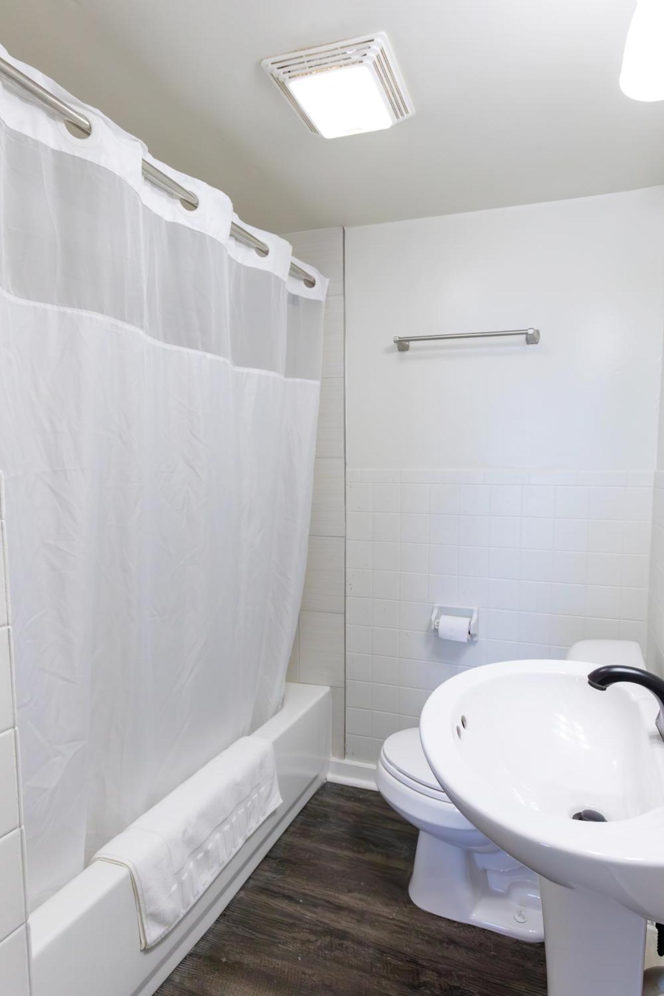 Anchor Bay Inn And Suites Sandusky Chambre photo